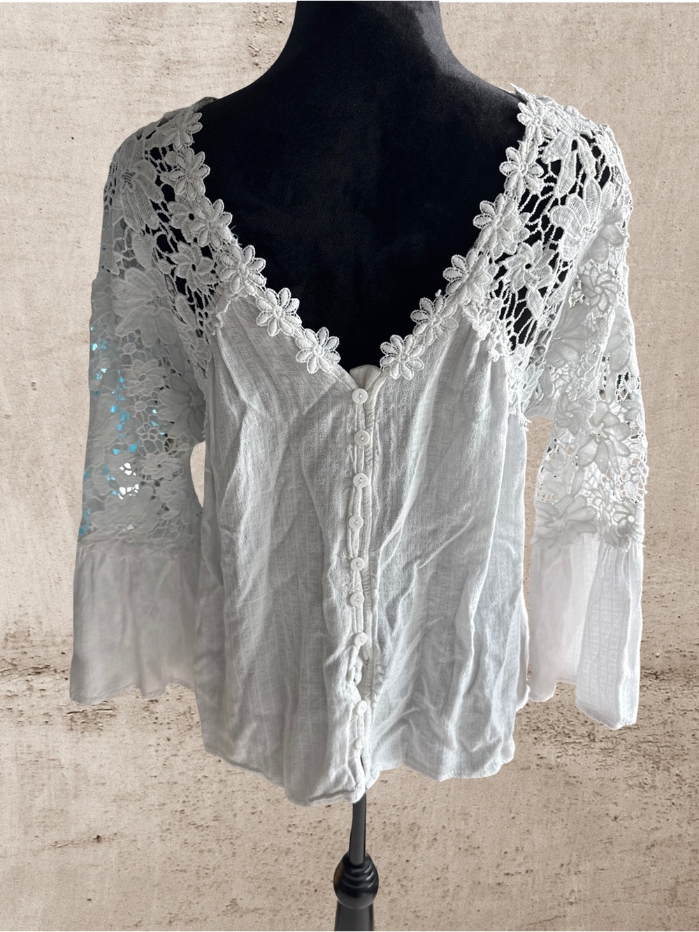 Source Unknown White Crochet Lace Button-Front Women's Top